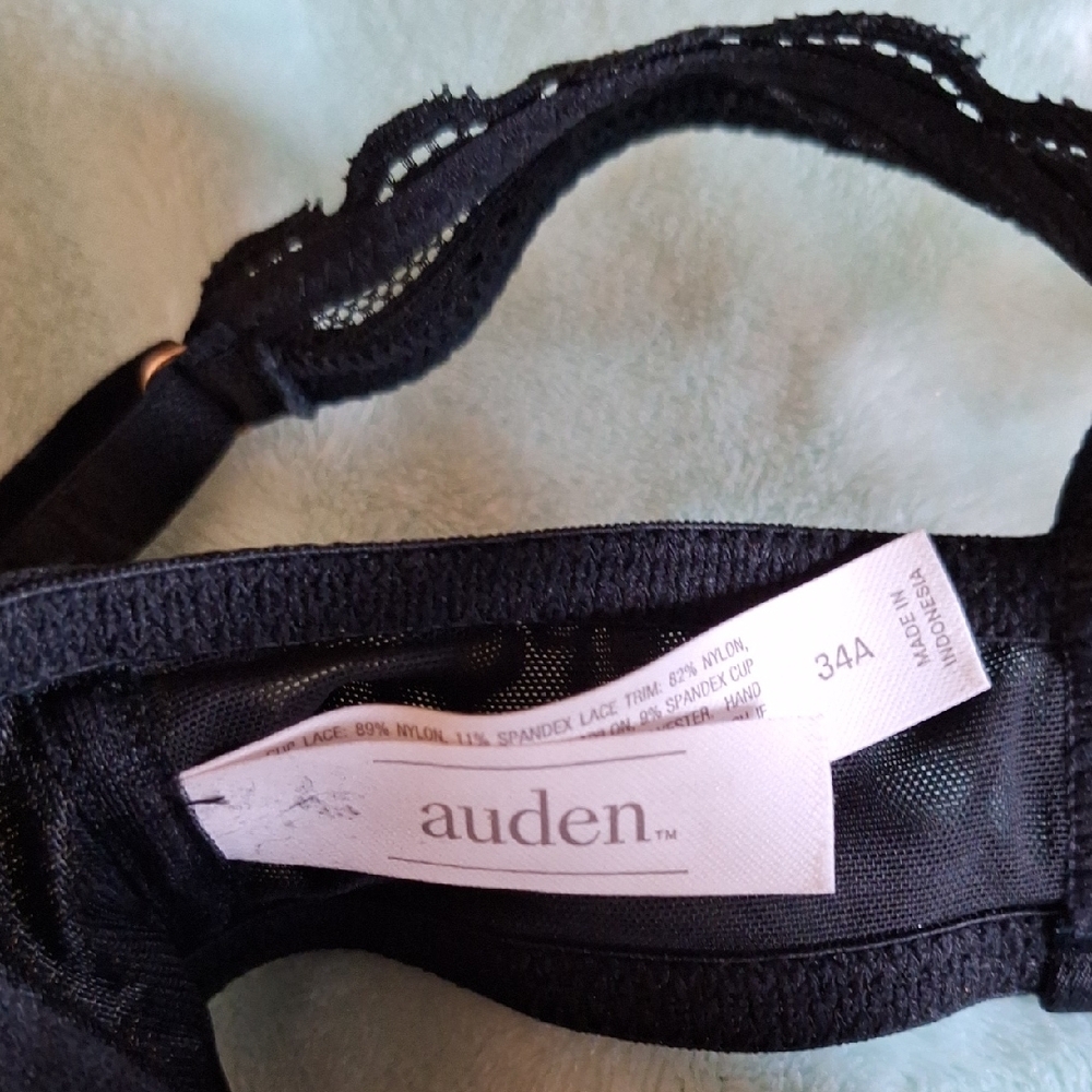 Elegant Black Lace Bra - Picture 2 of 5